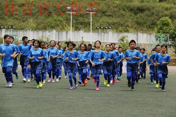 2021中国足协“梦想中国”社会责任活动（黔西南州站）在兴义四小民航校区举办